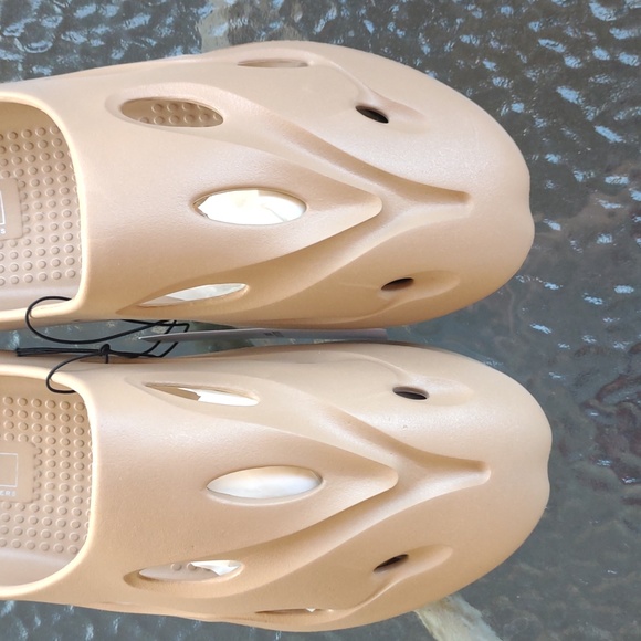 Molded Water Shoe - Picture 3 of 9